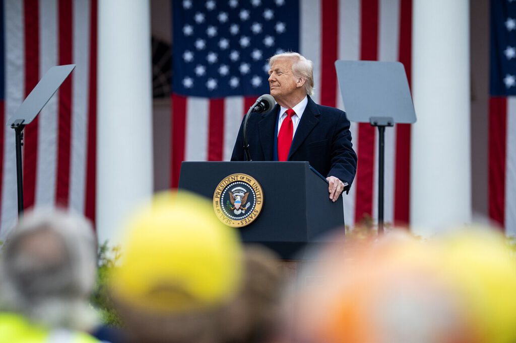 Donald Trump bei der Verkündung seiner Zölle.