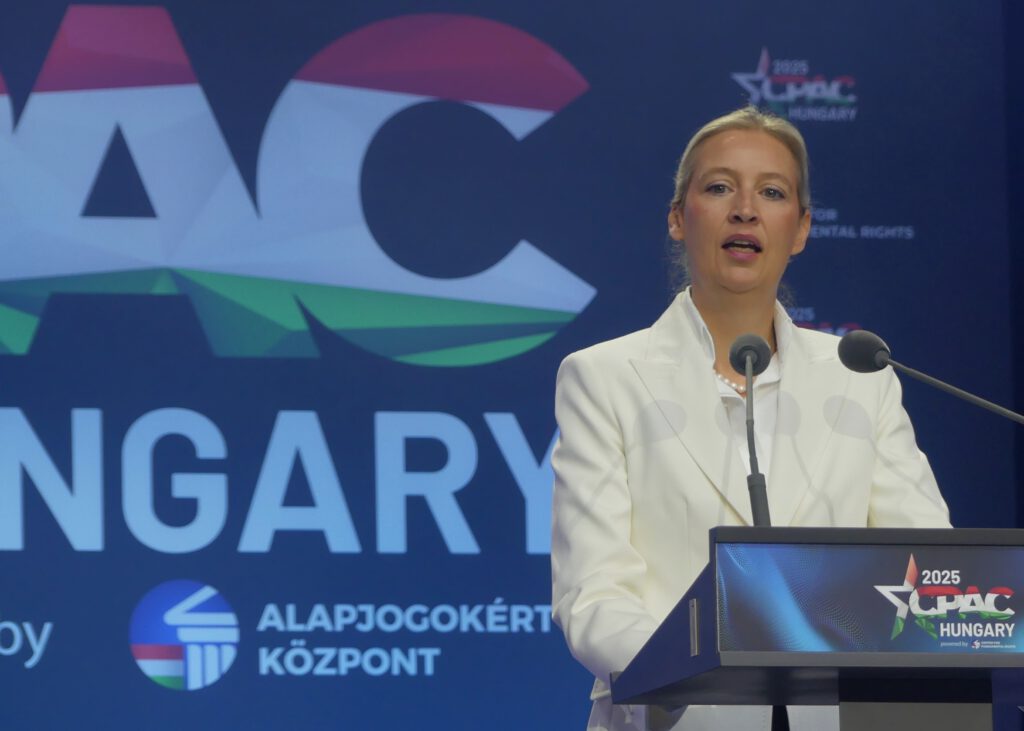 Deutschland zuerst. Und Ungarn. Und... AfD-Vorsitze Alice Weidel auf der Konferenz CPAC Hungary (Conservative Political Action Conference) in Ungarn im Jahr 2025.
